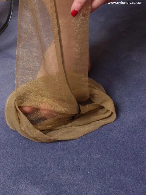 PAWG Peels Off Her Back-Seam Stockings and Spreads Wide – photo 15 of 15