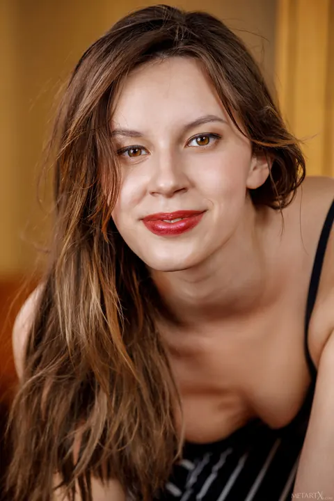 Ukrainian Brunette Strips Nude for Glamour Poses – photo 3 of 21