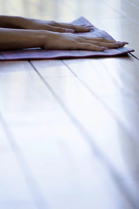 Scarlett Bloom: Tall Ebony Brunette Undresses During Yoga and Spreads Her Legs – photo 13 of 21