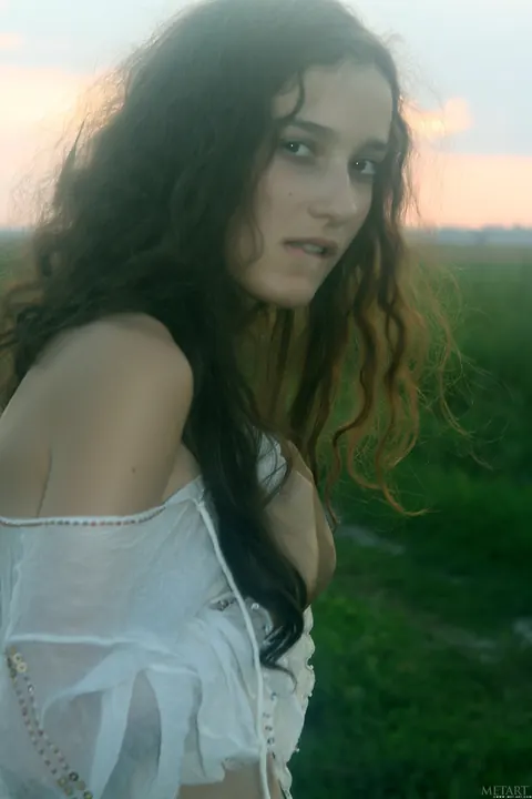 Slim Curly Babe Shows Her Small Tits and Hairy Bush on the Beach – photo 21 of 21