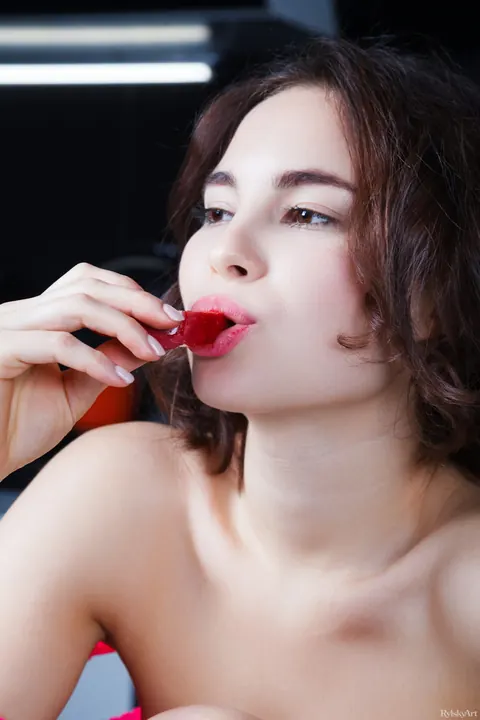 Diana Jam: Brunette Undresses and Poses Nude for Glamour Shots – photo 8 of 21