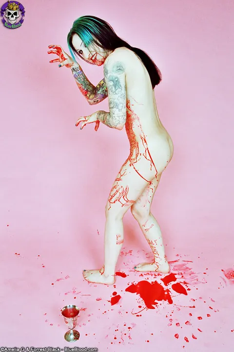 Jen Vixen: Pale Thick MILF Smears Fake Blood Over Tattooed Body – photo 15 of 15