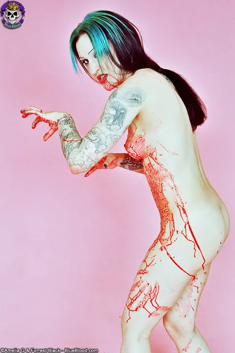 Jen Vixen: Pale Thick MILF Smears Fake Blood Over Tattooed Body – photo 2 of 15