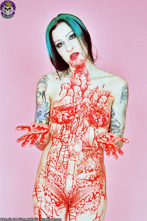Jen Vixen: Pale Thick MILF Smears Fake Blood Over Tattooed Body – photo 6 of 15