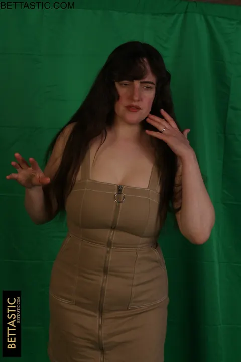 Kate Anne Cooper: Tall Curvy MILF Strips Out of Her Dress – photo 5 of 15