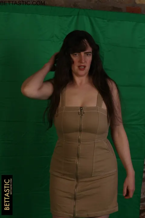 Kate Anne Cooper: Tall Curvy MILF Strips Out of Her Dress – photo 9 of 15
