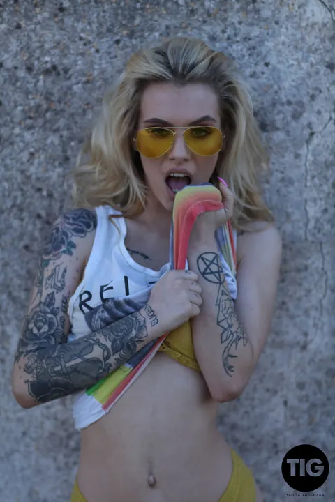 Saskia Valentine: British Blonde with Big Tits Poses in Glasses Outdoors – photo 2 of 21