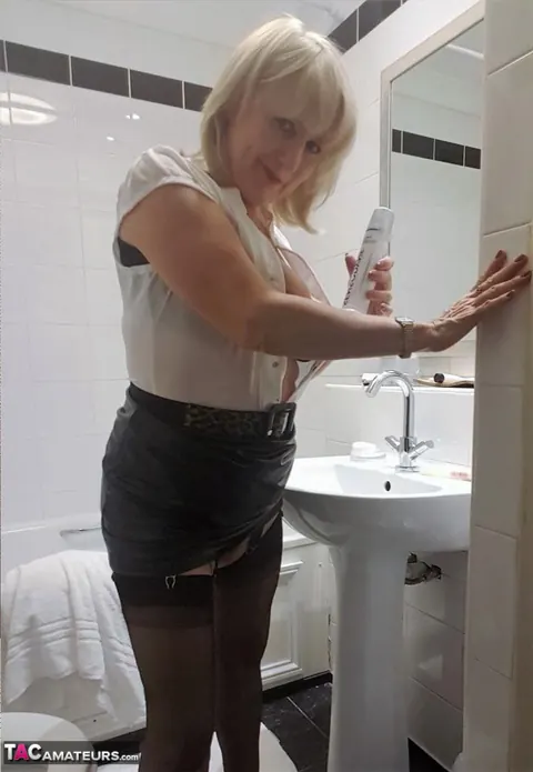 Lorna Blu: Busty Blonde MILF Dildos Her Pussy in Stockings and Heels – photo 11 of 17