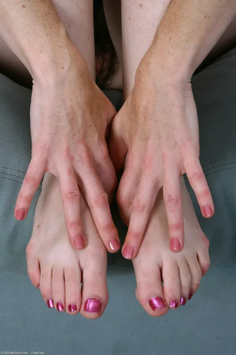 MILF Strips Nude to Show Her Hairy Pussy and Toes – photo 12 of 21