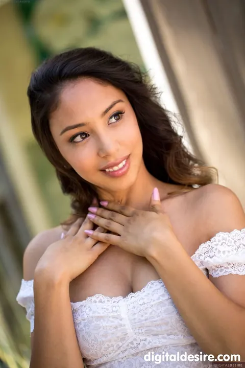 Alexis Love: Latina Shows Her Big Natural Tits Outdoors – photo 2 of 21