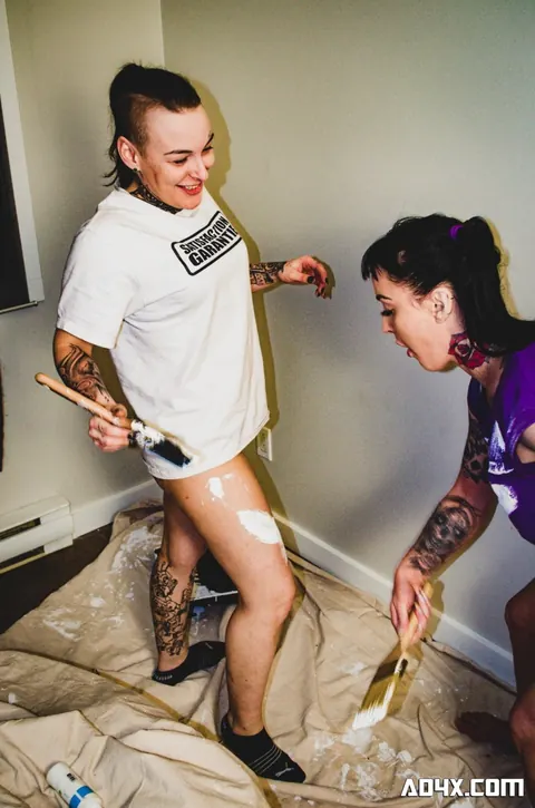Two Busty Tattooed Women in Shorts Join Their Man in the Shower – photo 12 of 21