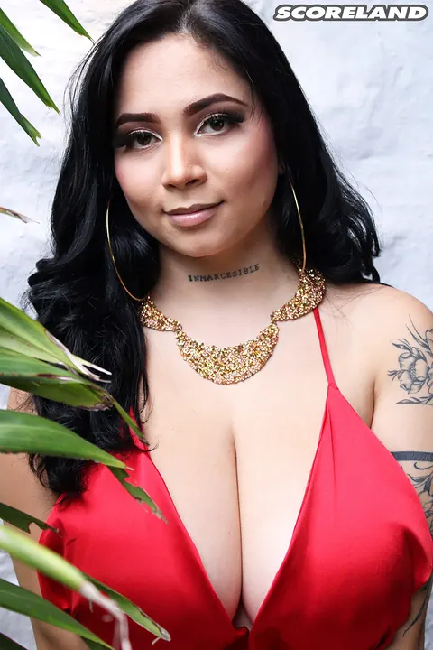 Kim Velez: Thick Latina Strips Off Her Heels and Shows Her Big Tits – photo 5 of 16