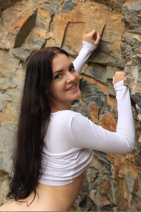 Anie Darling: Czech Brunette with Small Natural Tits Strips Nude and Poses – photo 5 of 21