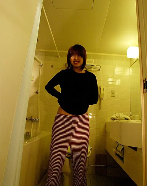 Hitomi Hayasaka: Japanese MILF Strips Off Her Lingerie and Poses Nude in Bath – photo 2 of 16
