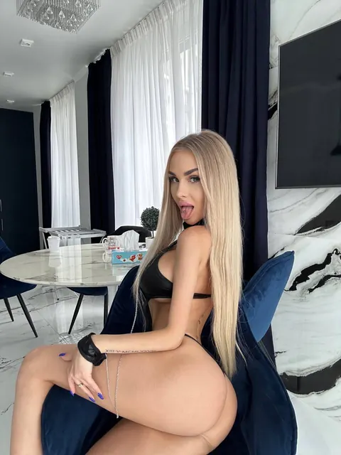 Slim Ukrainian Blonde with Big Tits Poses in Lingerie and a Bikini – photo 6 of 10
