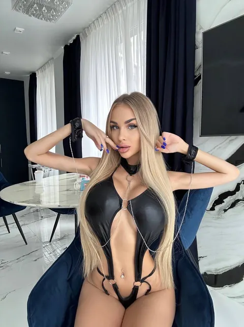 Slim Ukrainian Blonde with Big Tits Poses in Lingerie and a Bikini – photo 1 of 10