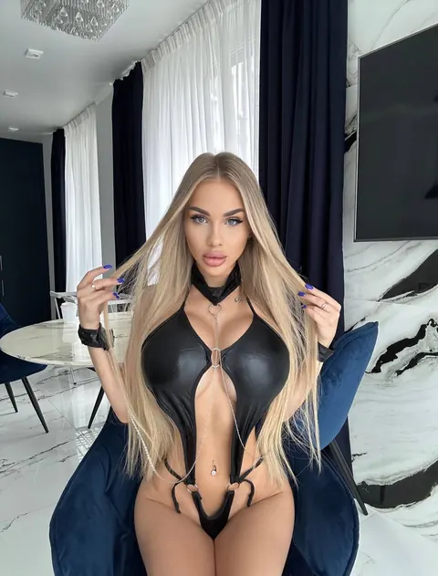 Slim Ukrainian Blonde with Big Tits Poses in Lingerie and a Bikini – photo 5 of 10