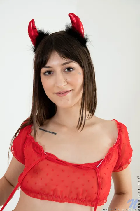 Monika Layne: European Brunette Undresses and Displays Her Pussy – photo 6 of 21