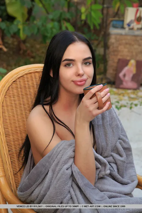 Venice Lei: Tall Brunette Spreads Her Pussy on a Patio Chair – photo 2 of 18