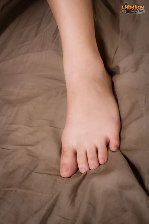 Asian Trans Woman Spreads Wide – photo 1 of 16