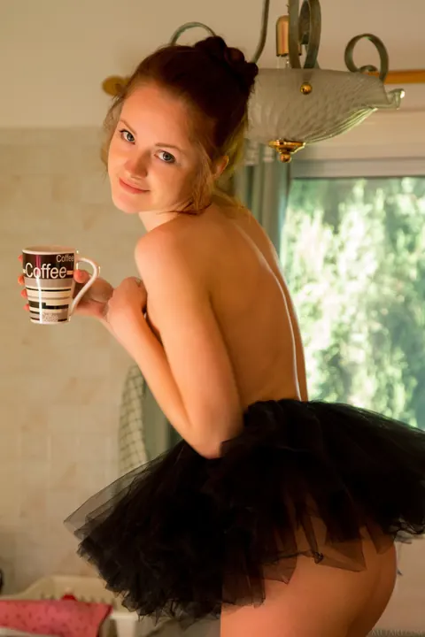 Alice May: Tall Skinny Redhead Ballerina Spreads Her Shaved Pussy Outdoors – photo 20 of 21