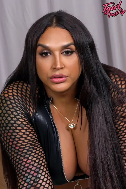 Thick Trans Woman with Big Tits Fingers Herself and Spreads Wide – photo 3 of 15