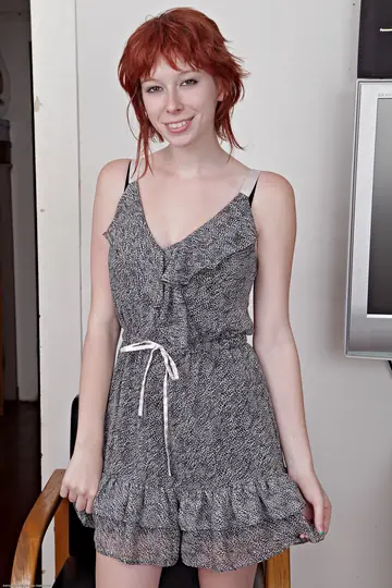 Zoey Nixon – Petite Redhead Poses Nude and Shows Her Feet