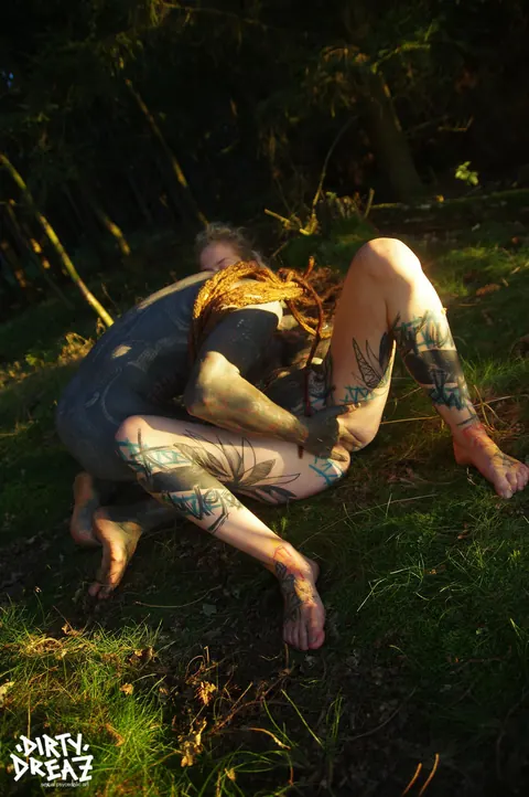 Anuskatzz: Tattooed Thick Brunette Gets Fucked Anally on the Forest Floor – photo 6 of 16