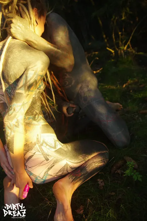 Anuskatzz: Tattooed Thick Brunette Gets Fucked Anally on the Forest Floor – photo 10 of 16