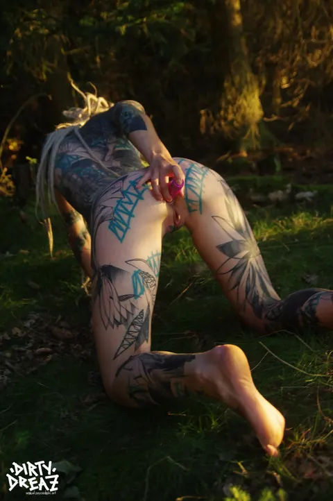 Anuskatzz: Tattooed Thick Brunette Gets Fucked Anally on the Forest Floor – photo 8 of 16
