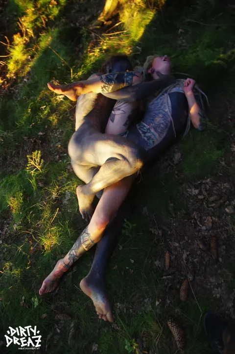 Anuskatzz: Tattooed Thick Brunette Gets Fucked Anally on the Forest Floor – photo 15 of 16