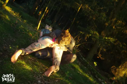 Anuskatzz: Tattooed Thick Brunette Gets Fucked Anally on the Forest Floor – photo 12 of 16