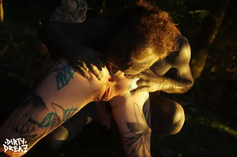 Anuskatzz: Tattooed Thick Brunette Gets Fucked Anally on the Forest Floor – photo 13 of 16