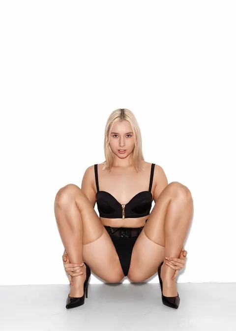 Casey Nohrman: Tattooed Blonde Lesbians Fuck with a Strap-On in Stockings – photo 3 of 15