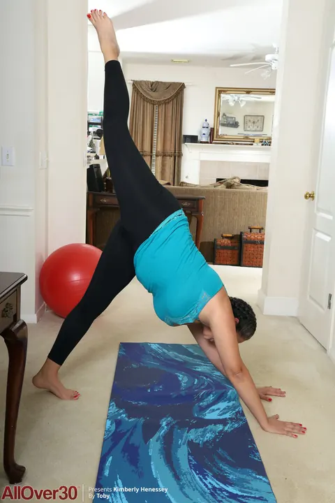 Kimberly Henessey: Tattooed Latina MILF Undresses and Spreads During Yoga – photo 2 of 21