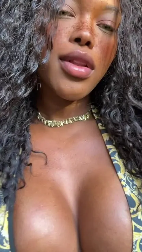 Ebony Latina Shows Off Her Big Tits and Curly Hair – photo 11 of 11