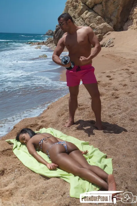 Noe Milk: Petite Tanned Latina in a Bikini Fucks on the Beach – photo 5 of 17
