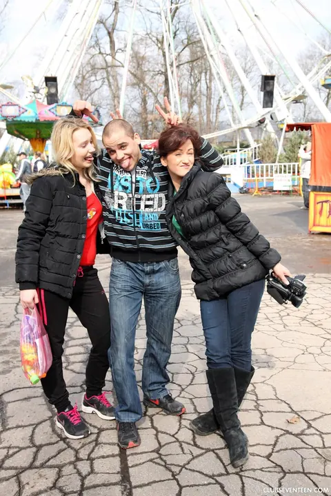 Tess C: Short-Haired Brunette Fucks in a Public Threesome – photo 3 of 21
