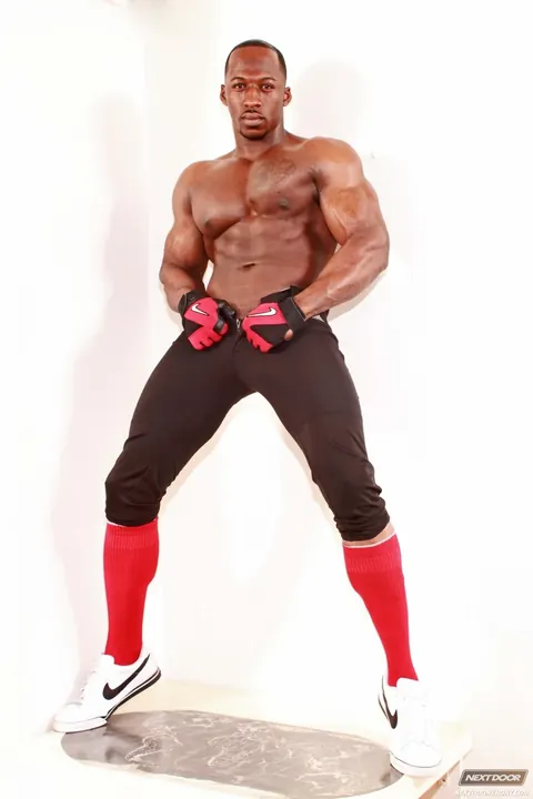 Muscular Stud Strips to Reveal Huge Cock – photo 1 of 21