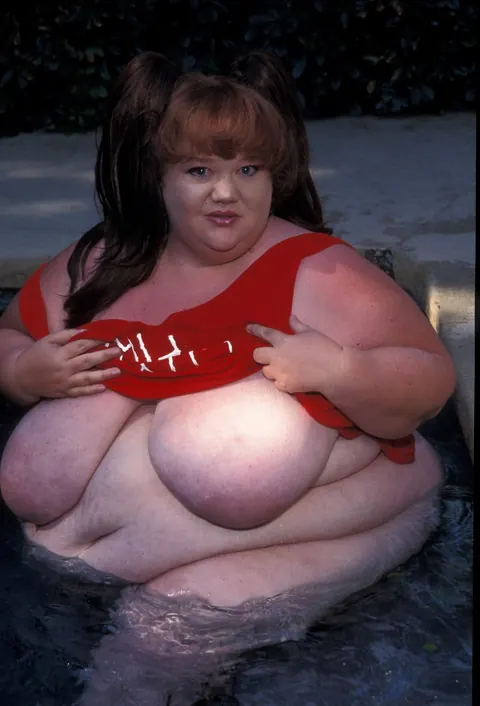 BBW with Big Tits Spreads Her Pussy on the Beach – photo 16 of 20