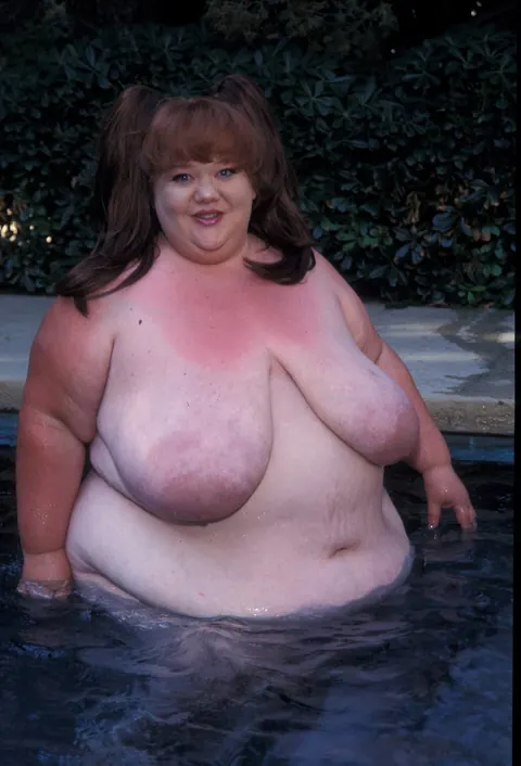 BBW with Big Tits Spreads Her Pussy on the Beach – photo 9 of 20