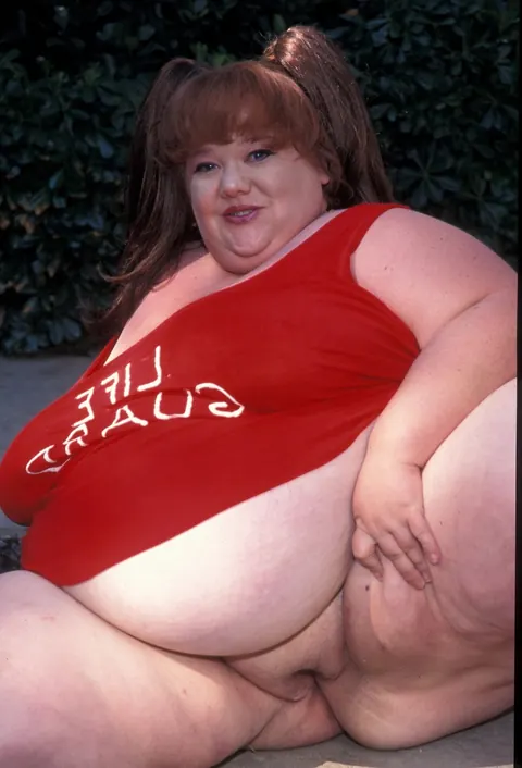 BBW with Big Tits Spreads Her Pussy on the Beach – photo 17 of 20