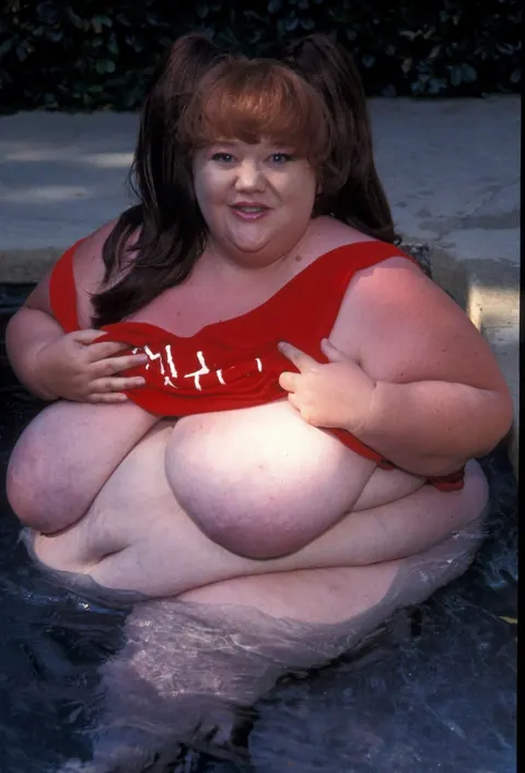BBW with Big Tits Spreads Her Pussy on the Beach – photo 12 of 20