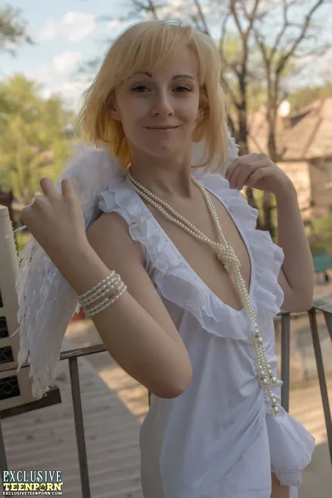 Blonde in Socks Spreads to Show Her Nipples and Pussy – photo 7 of 20