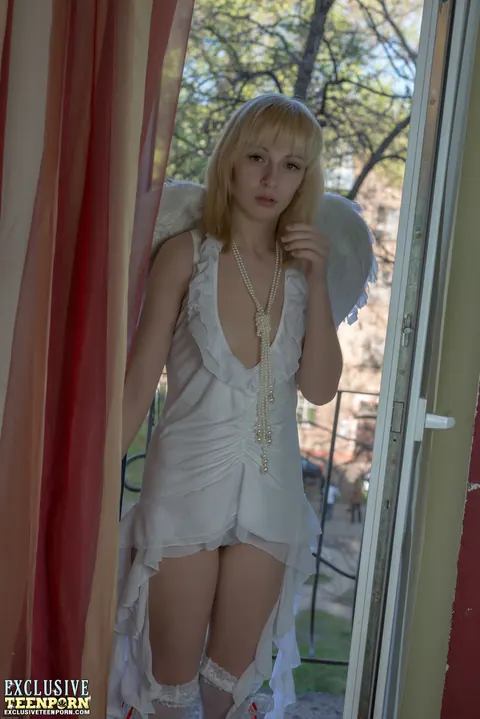 Blonde in Socks Spreads to Show Her Nipples and Pussy – photo 18 of 20