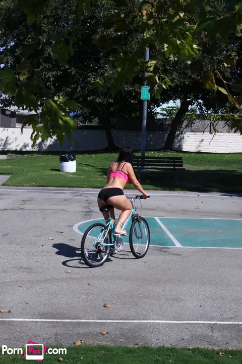 Madison Rose: Tall Tattooed MILF with Big Tits Sucks and Rides Her Partner – photo 3 of 21