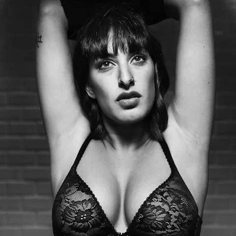 Kali Sudhra: Brunette Asian Woman Poses Nude for Erotic Photoshoot – photo 5 of 21