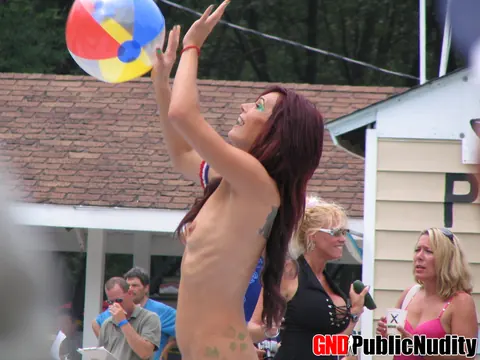 Woman with Huge Natural Tits Spreads Outdoors Wearing Glasses – photo 11 of 12