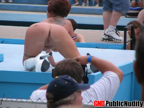 Woman with Huge Natural Tits Spreads Outdoors Wearing Glasses – photo 1 of 12