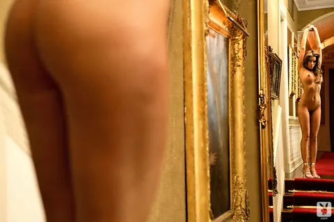Monica Leigh: Brunette MILF Undresses and Poses Naked in the Hallway – photo 13 of 16